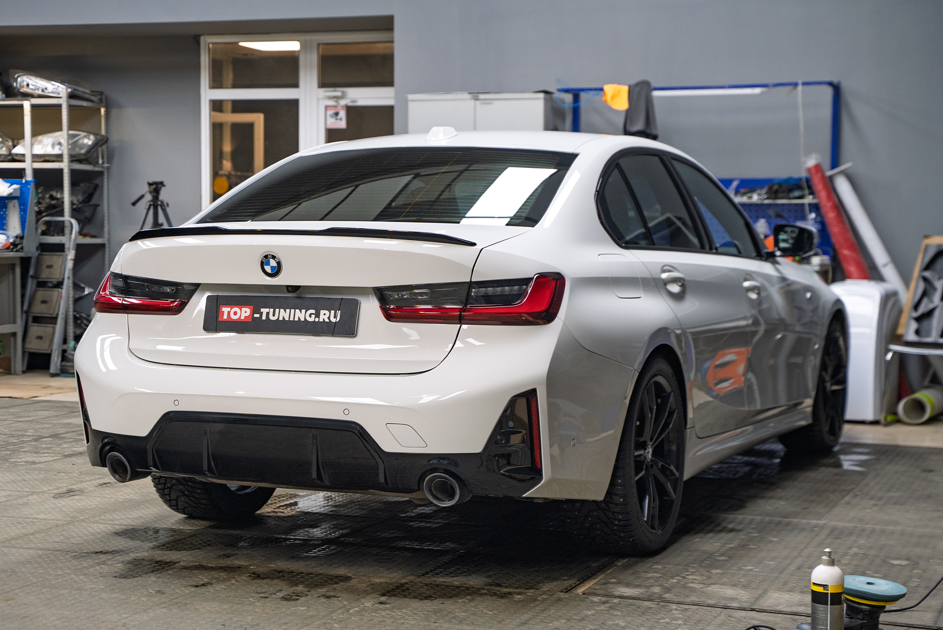 Установка спойлера GT на крышку багажника BMW 3 серии G20 рестайлинг 