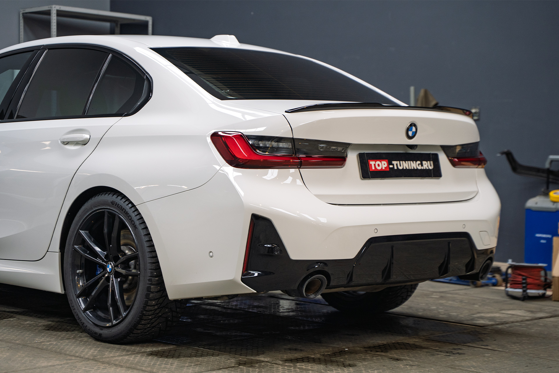 Установка спойлера GT на крышку багажника BMW 3 серии G20 рестайлинг 