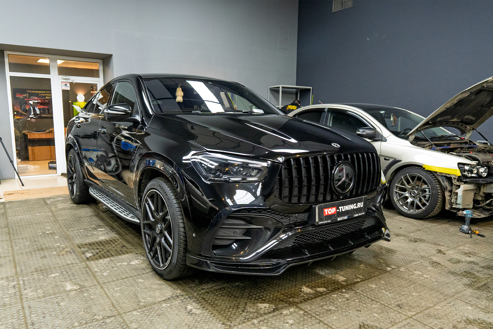 Монтаж электронных доводчиков в двери нового Mercedes-Benz GLE Coupe