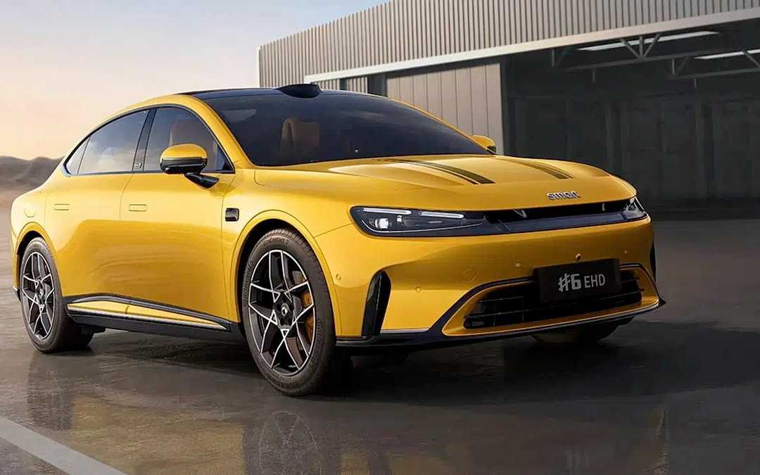 Бренд Geely Smart, известный своими компактными городскими автомобилями, испытывает сложности с реализацией стратегии увеличения габаритов моделей