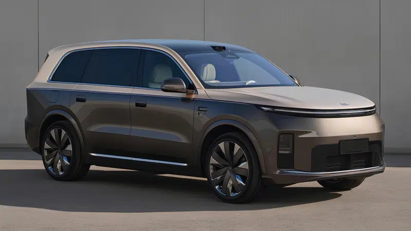 Руководитель продуктовой линейки Li Auto Тан Цзин прояснил ситуацию относительно перспектив выпуска седанов марки с технологией EREV (Extended Range Electric Vehicle)