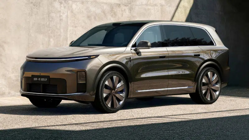 Руководитель продуктовой линейки Li Auto Тан Цзин прояснил ситуацию относительно перспектив выпуска седанов марки с технологией EREV (Extended Range Electric Vehicle)