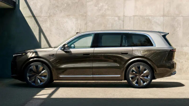 Изначально компания использовала трёхцилиндровый двигатель производства Dongan. Затем произошёл переход на четырёхцилиндровый двигатель, созданный на базе агрегата Prince от BMW и Peugeot.