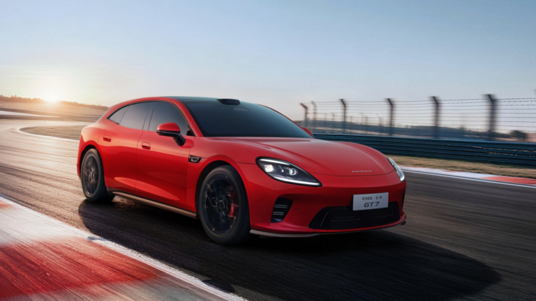 Клон Porsche Panamera от Huawei появится в Китае в июне 2026 года