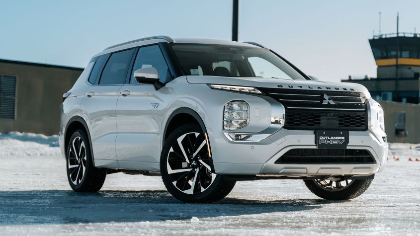 Новый Mitsubishi Outlander PHEV получит семь посадочных мест и солидную цену в 5 млн рублей