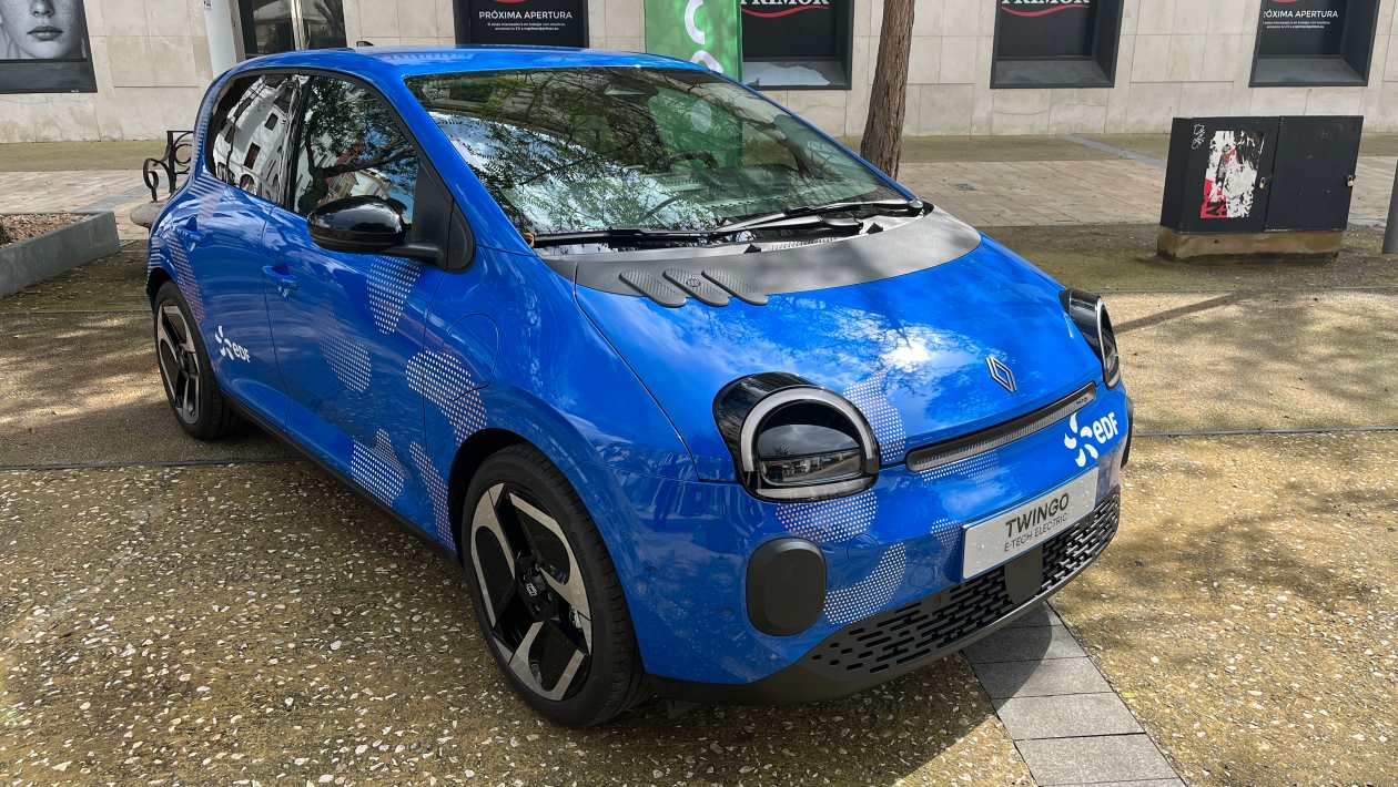 Представители Renault отметили, что после завершения коммерческого использования концепт Twingo van можно преобразовать обратно в легковой автомобиль. Дизайн фургона тоже примечателен: его отличает синий цвет и чёрные обрамления фар &mdash; такие решения у