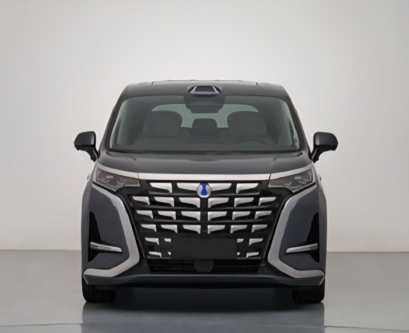 Модель сохранит две силовые установки на выбор: подключаемый гибрид (PHEV) и чисто электрическую версию (BEV). Основные доработки касаются повышения эффективности энергонакопления и скорости зарядки.