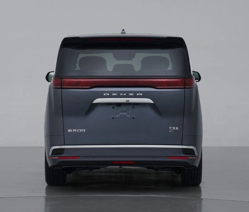 Модель сохранит две силовые установки на выбор: подключаемый гибрид (PHEV) и чисто электрическую версию (BEV). Основные доработки касаются повышения эффективности энергонакопления и скорости зарядки.