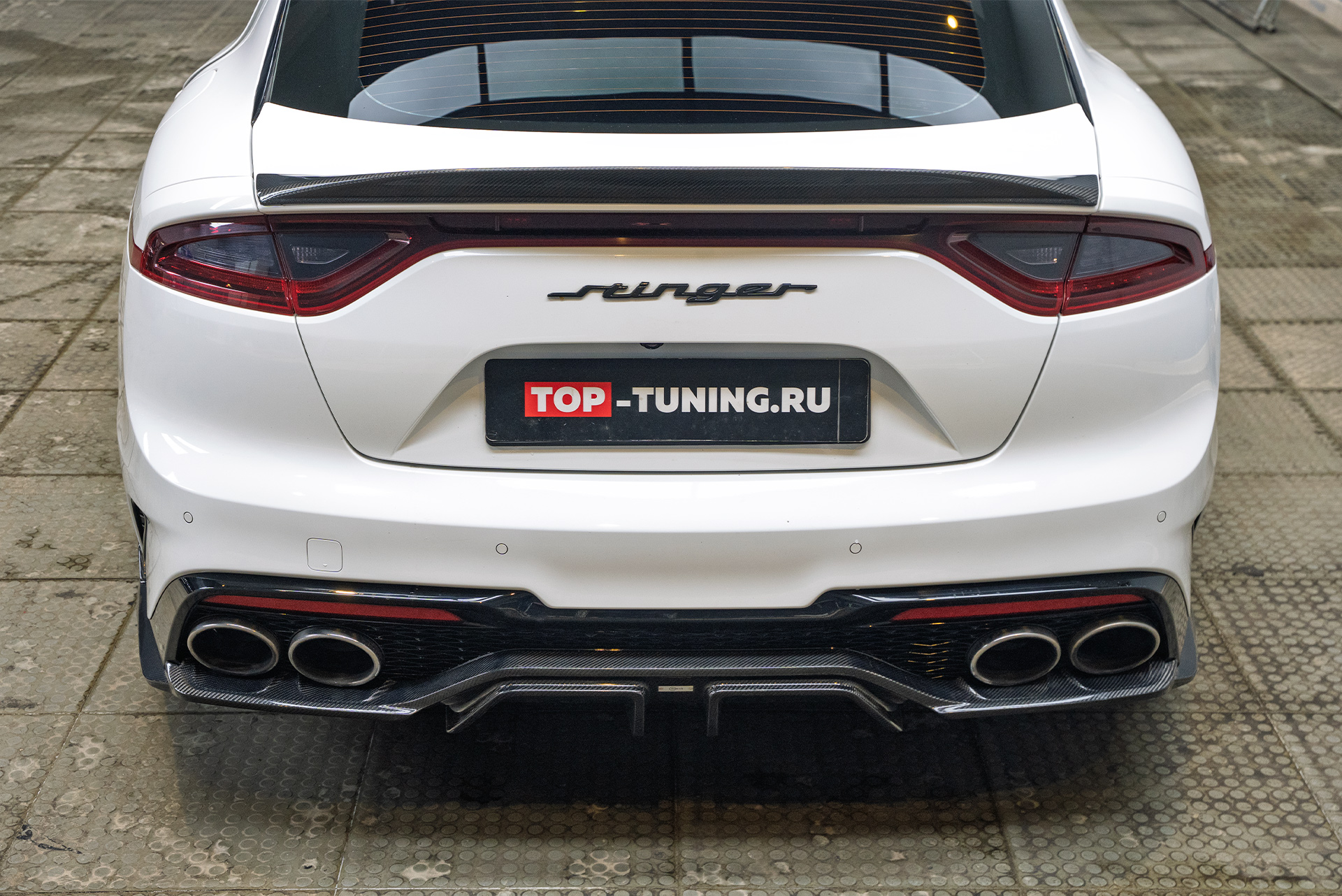 Монтаж тюнинг-обвеса и LED-подсветка салона Kia Stinger 111429 Монтаж тюнинг-обвеса и LED-подсветка салона Kia Stinger