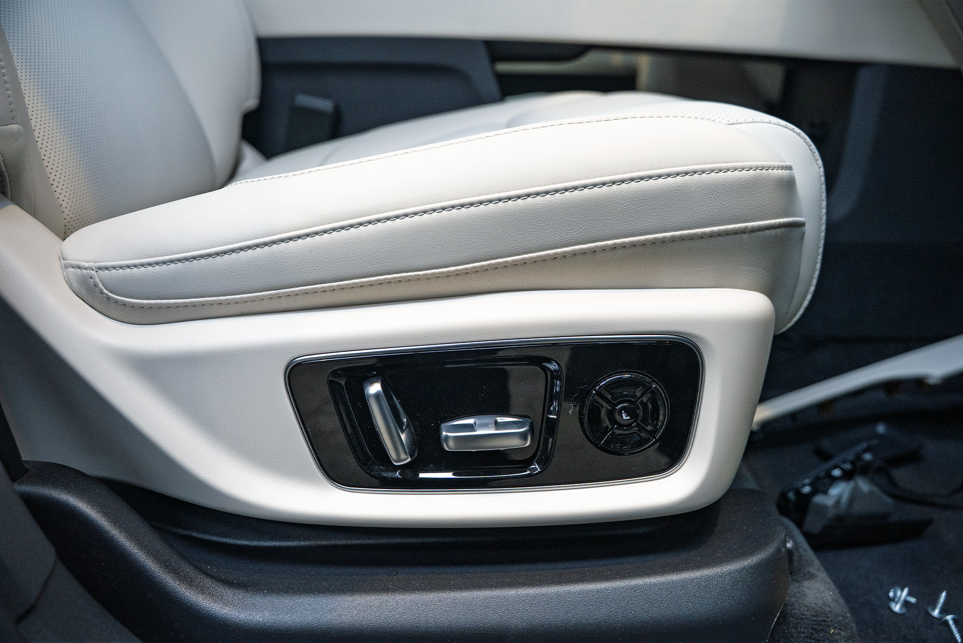 Замена линз + шумоизоляция дверей и арок + дооснащение Lixiang L9 111440 Замена линз + шумоизоляция дверей и арок + дооснащение Lixiang L9