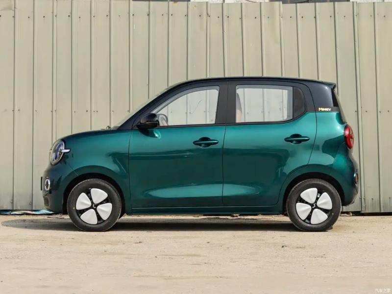 Wuling представляет электромобиль Hongguang Mini 2026 с запасом хода 301 км и быстрой зарядкой по цене от 530 000 рублей