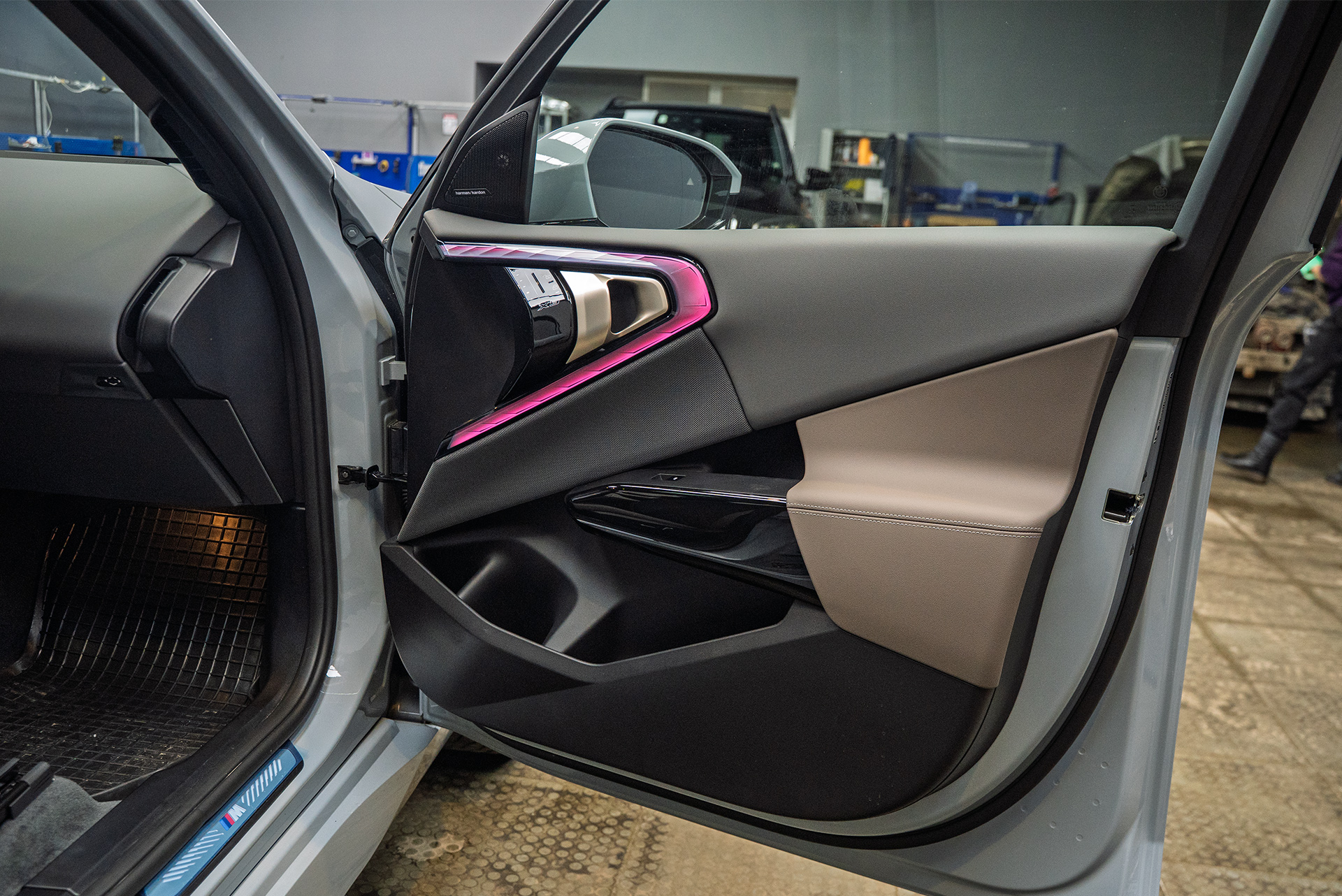 Бесшумные электронные доводчики во все двери нового BMW X3 G45 111442 Бесшумные электронные доводчики во все двери нового BMW X3 G45