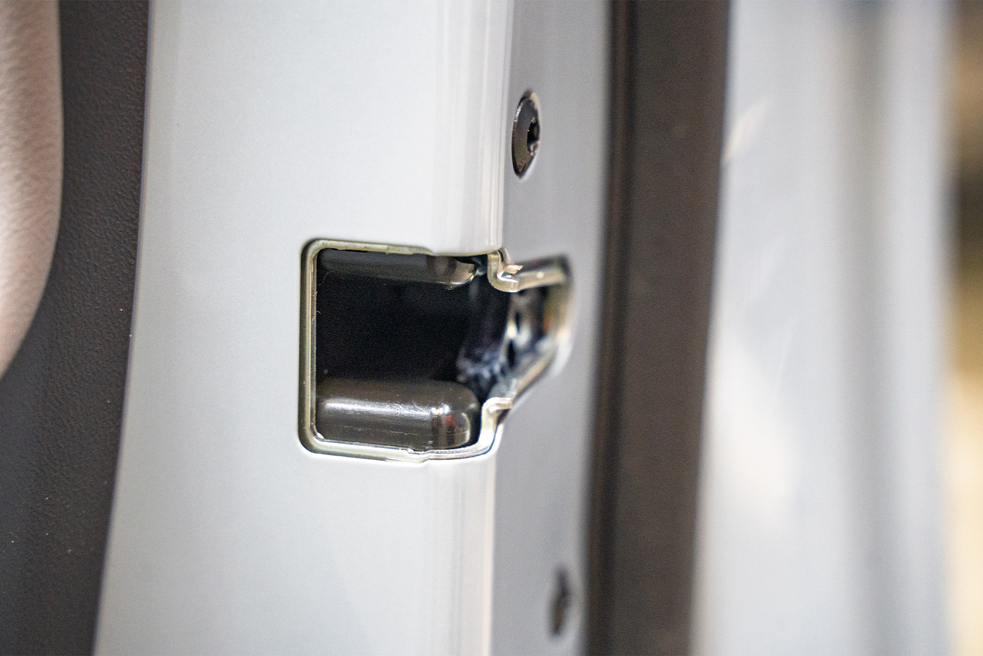 Бесшумные электронные доводчики во все двери нового BMW X3 G45 111442 Бесшумные электронные доводчики во все двери нового BMW X3 G45