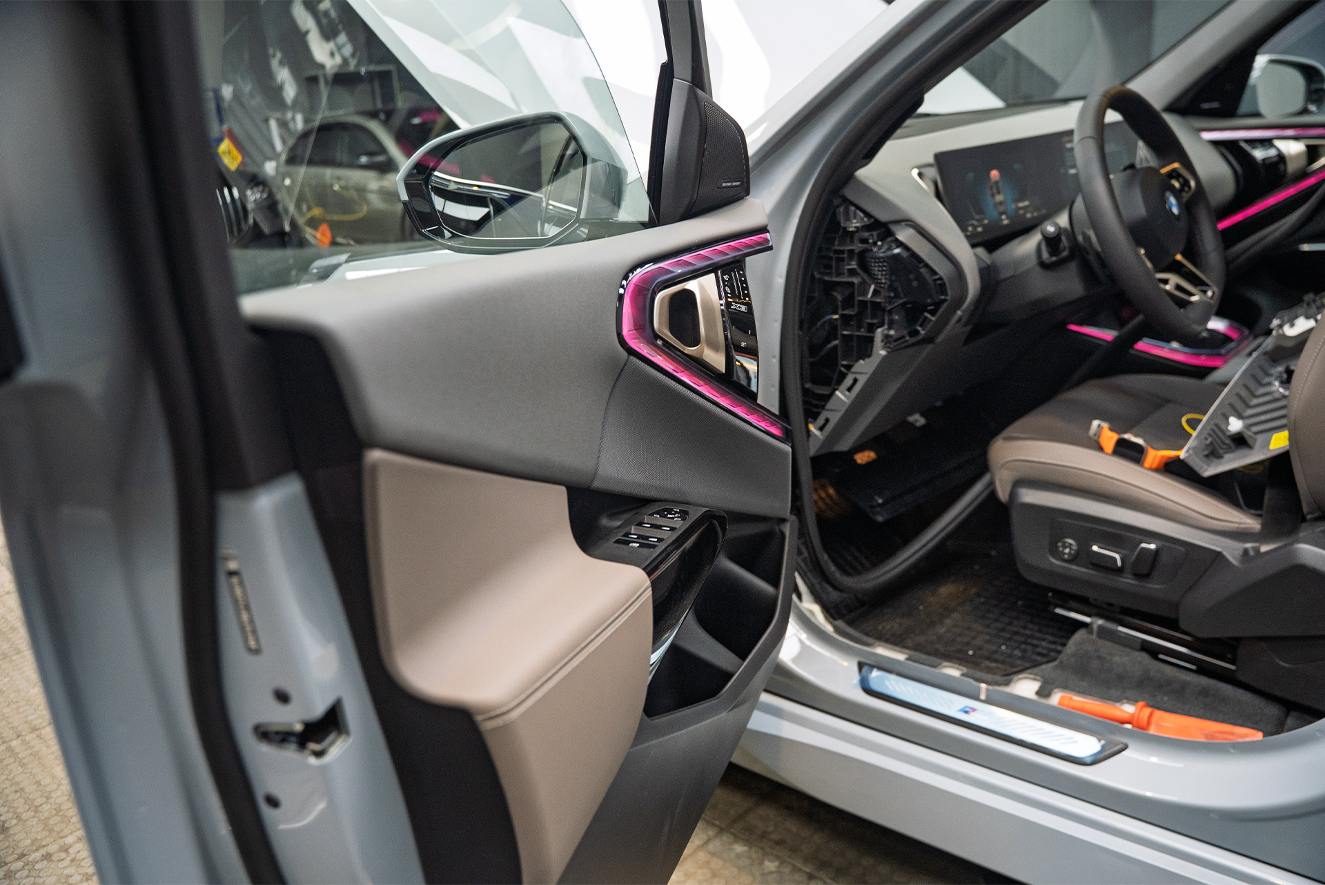 111442 Бесшумные электронные доводчики во все двери нового BMW X3 G45 Бесшумные электронные доводчики во все двери нового BMW X3 G45