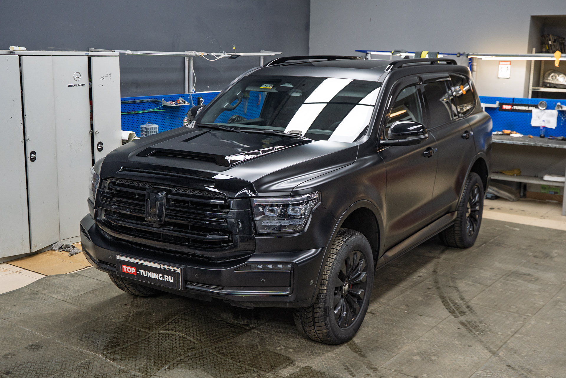 111444 Премиальный тюнинг капота Tank 500 &ndash; установка накладки Missuro Larte Design