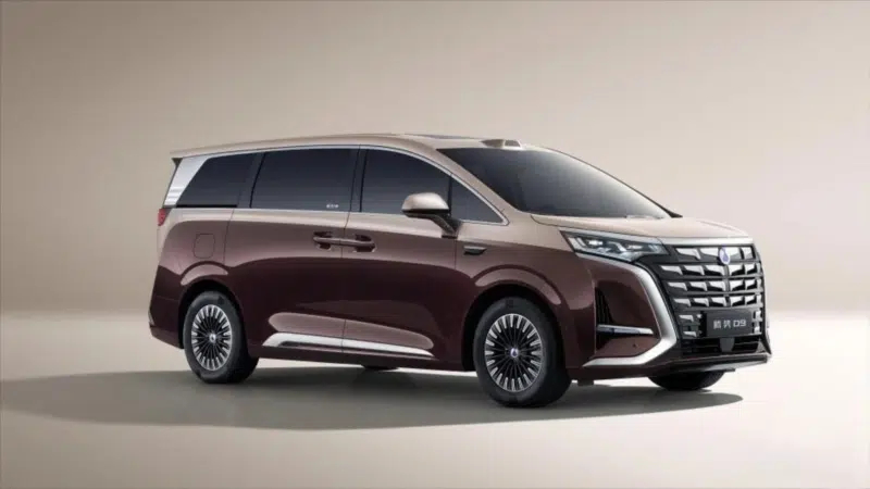 Компания BYD опубликовала фотографии салона обновлённого Denza D9 &mdash; предпродажи модели стартуют 29 марта