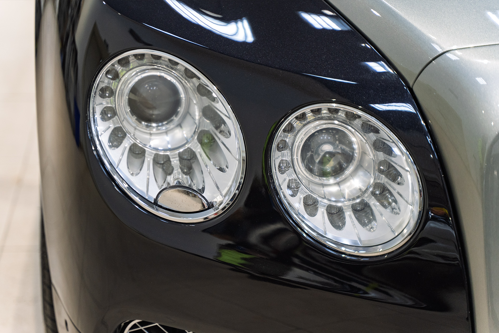 Окраска в два цвета кузова Bentley Flying Spur II 111450 Окраска в два цвета кузова Bentley Flying Spur II