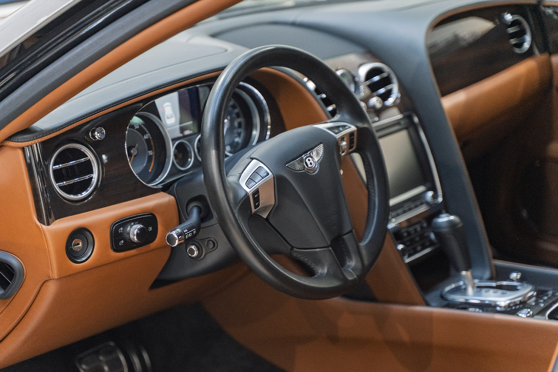 111450 Окраска в два цвета кузова Bentley Flying Spur II Окраска в два цвета кузова Bentley Flying Spur II