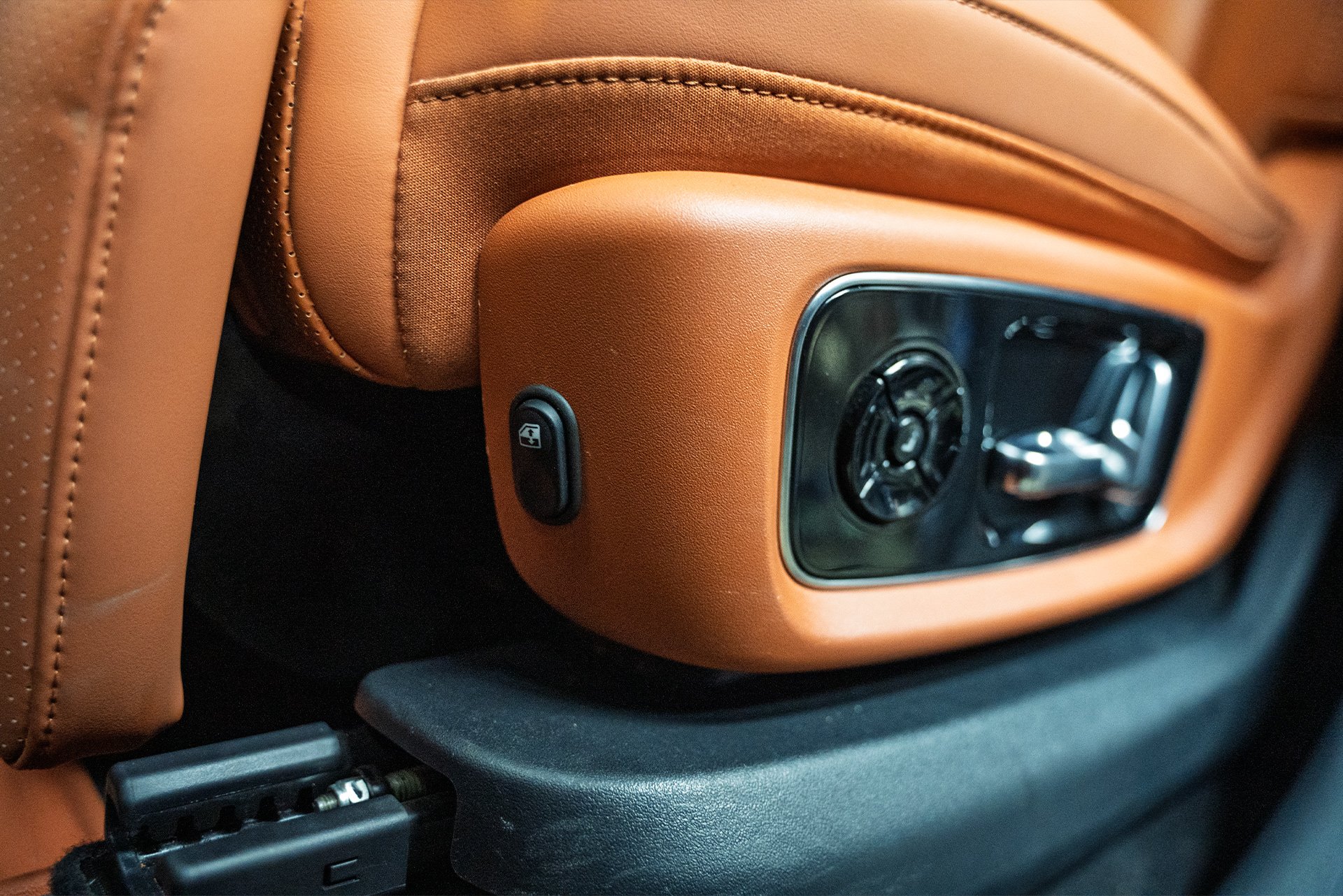 111452 Дооснащение оттоманки Lixiang L9 кнопкой регулировки