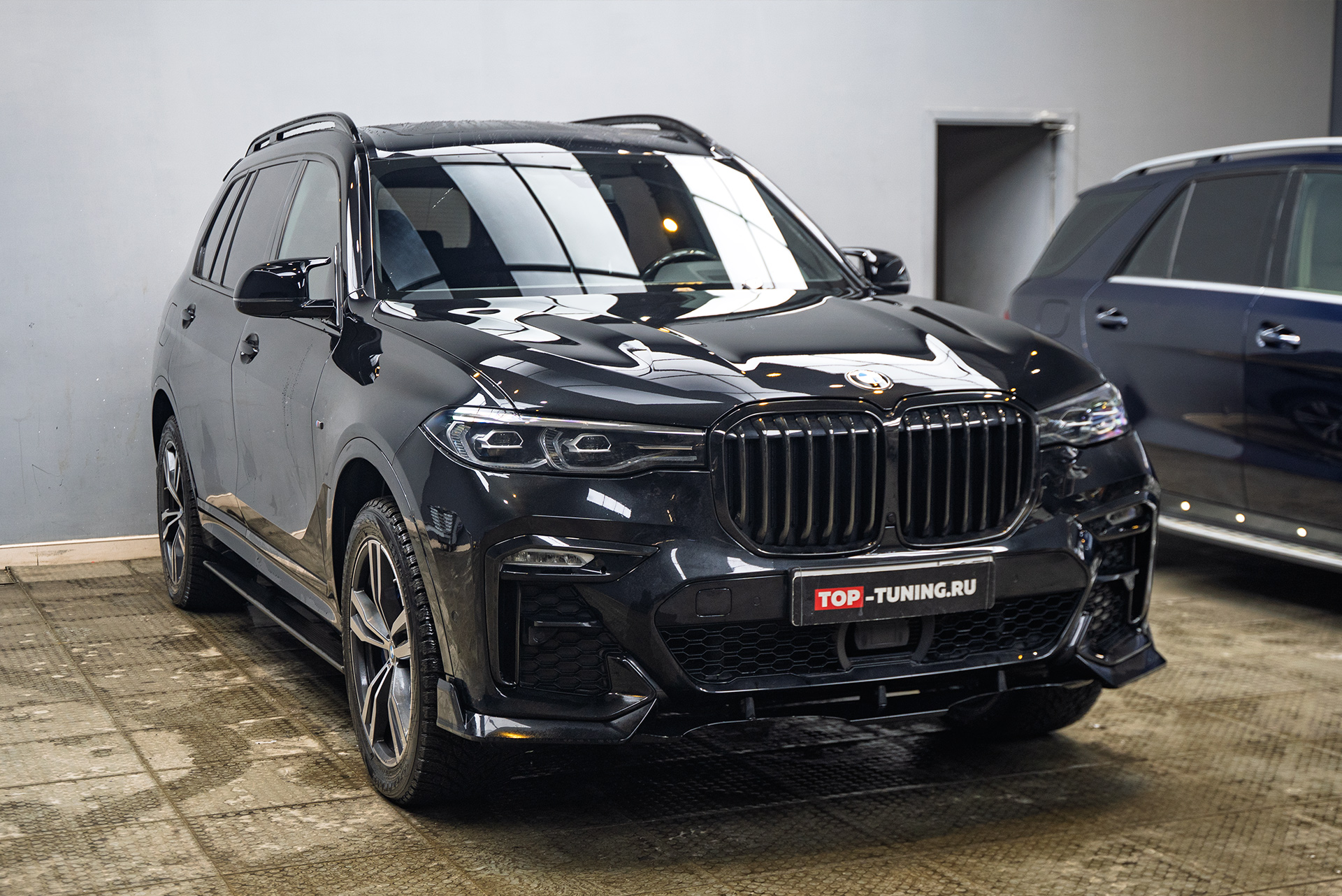 111468 Замена юбки переднего бампера BMW X7 G07 Замена юбки переднего бампера BMW X7 G07