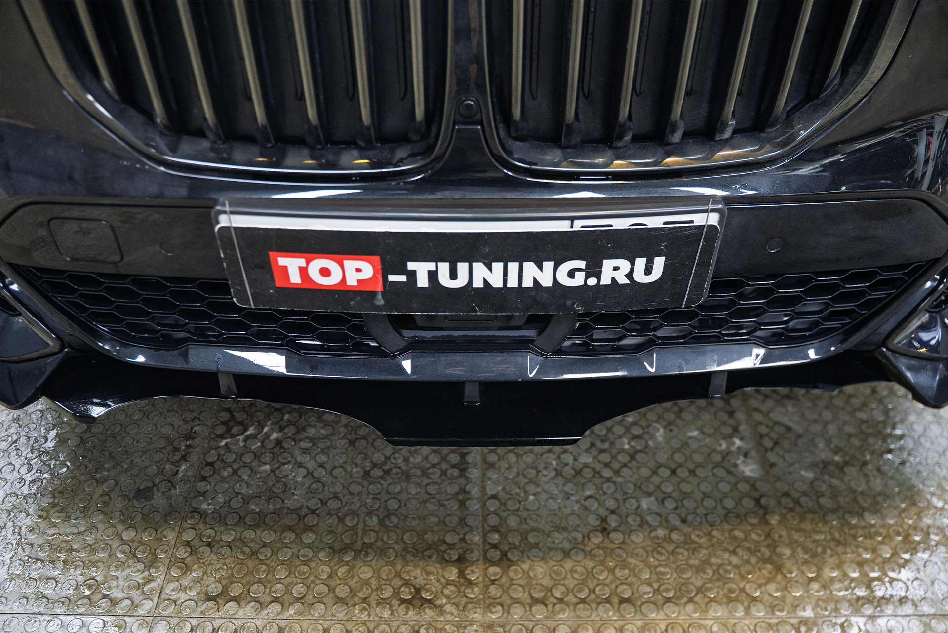 111468 Замена юбки переднего бампера BMW X7 G07 Замена юбки переднего бампера BMW X7 G07