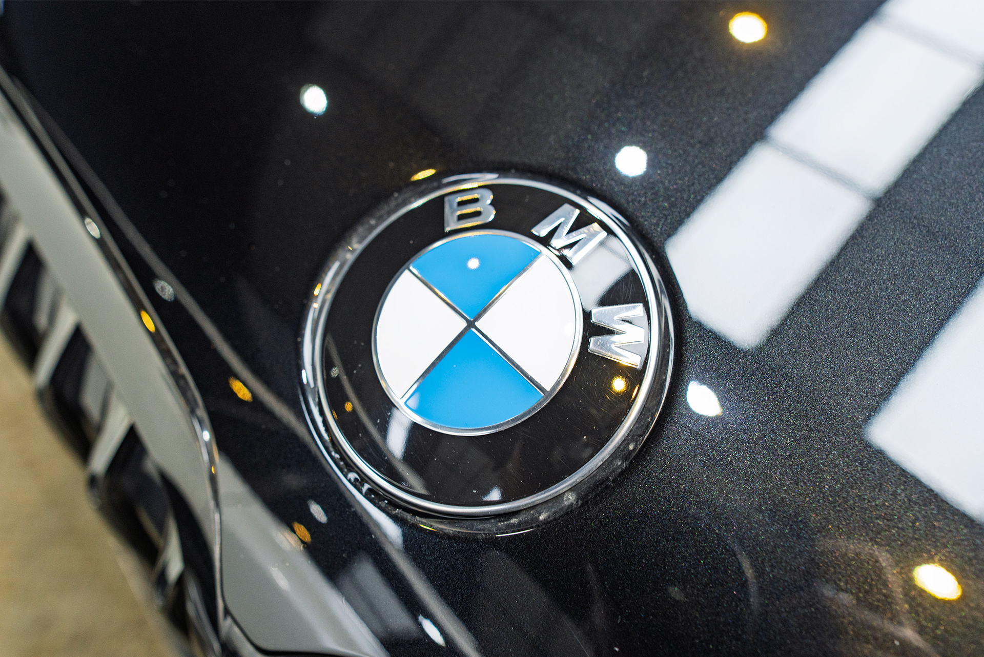 111468 Замена юбки переднего бампера BMW X7 G07 Замена юбки переднего бампера BMW X7 G07