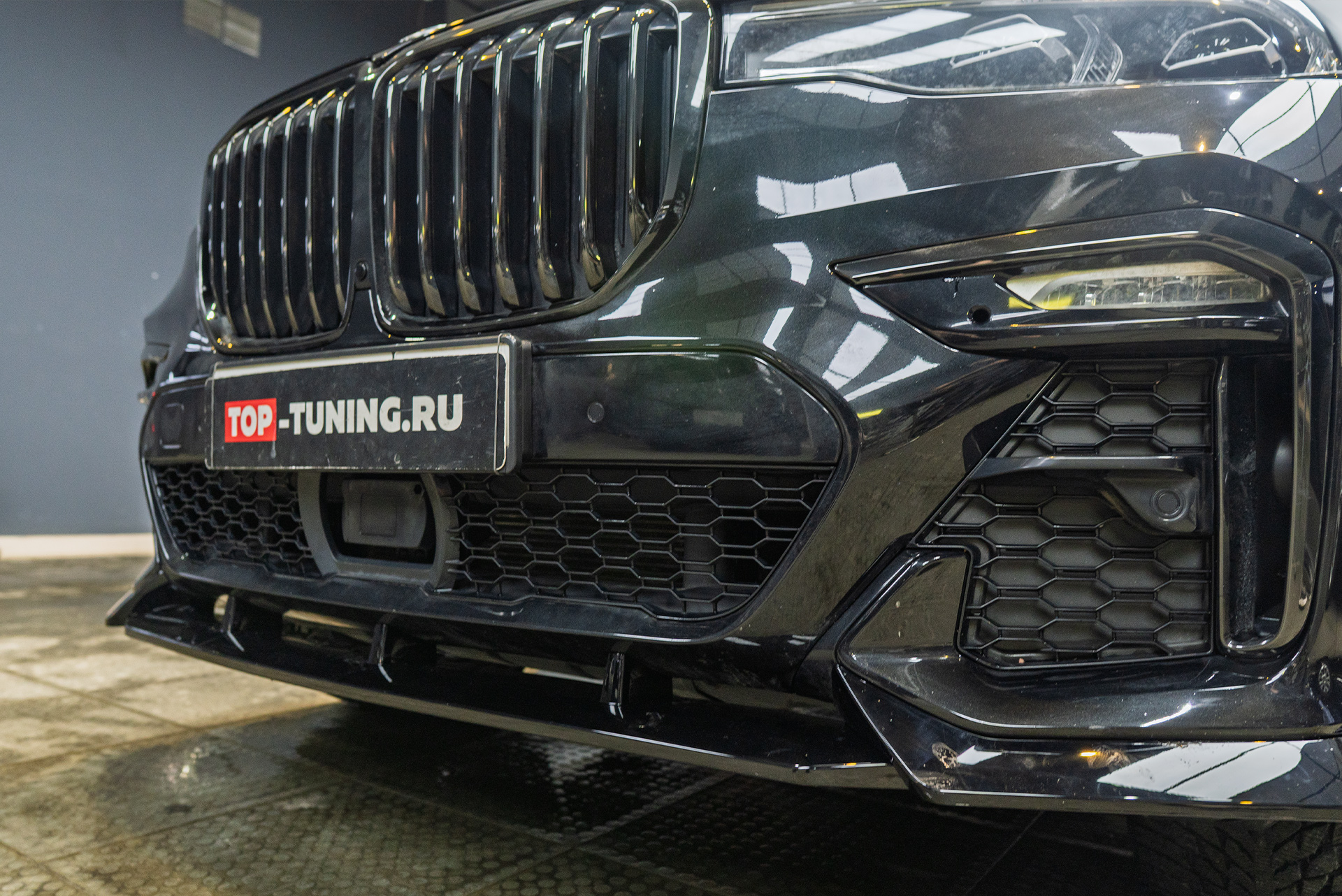 111468 Замена юбки переднего бампера BMW X7 G07 Замена юбки переднего бампера BMW X7 G07