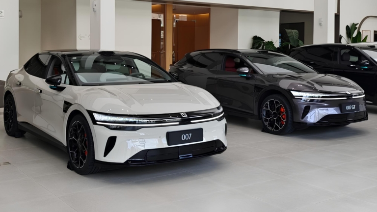 Модели могут быть дополнительно оснащены пакетом FR Line