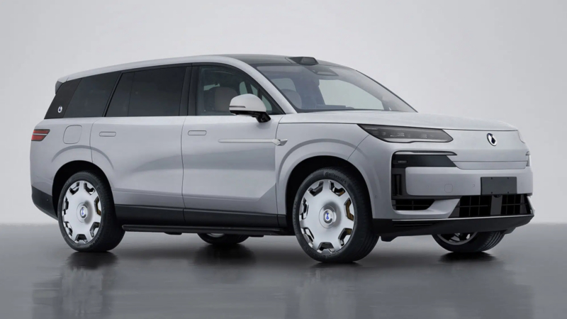 В предварительную продажу поступила модель Denza N9 PHEV Flash Charge Edition от BYD с запасом хода 420 км без подзарядки