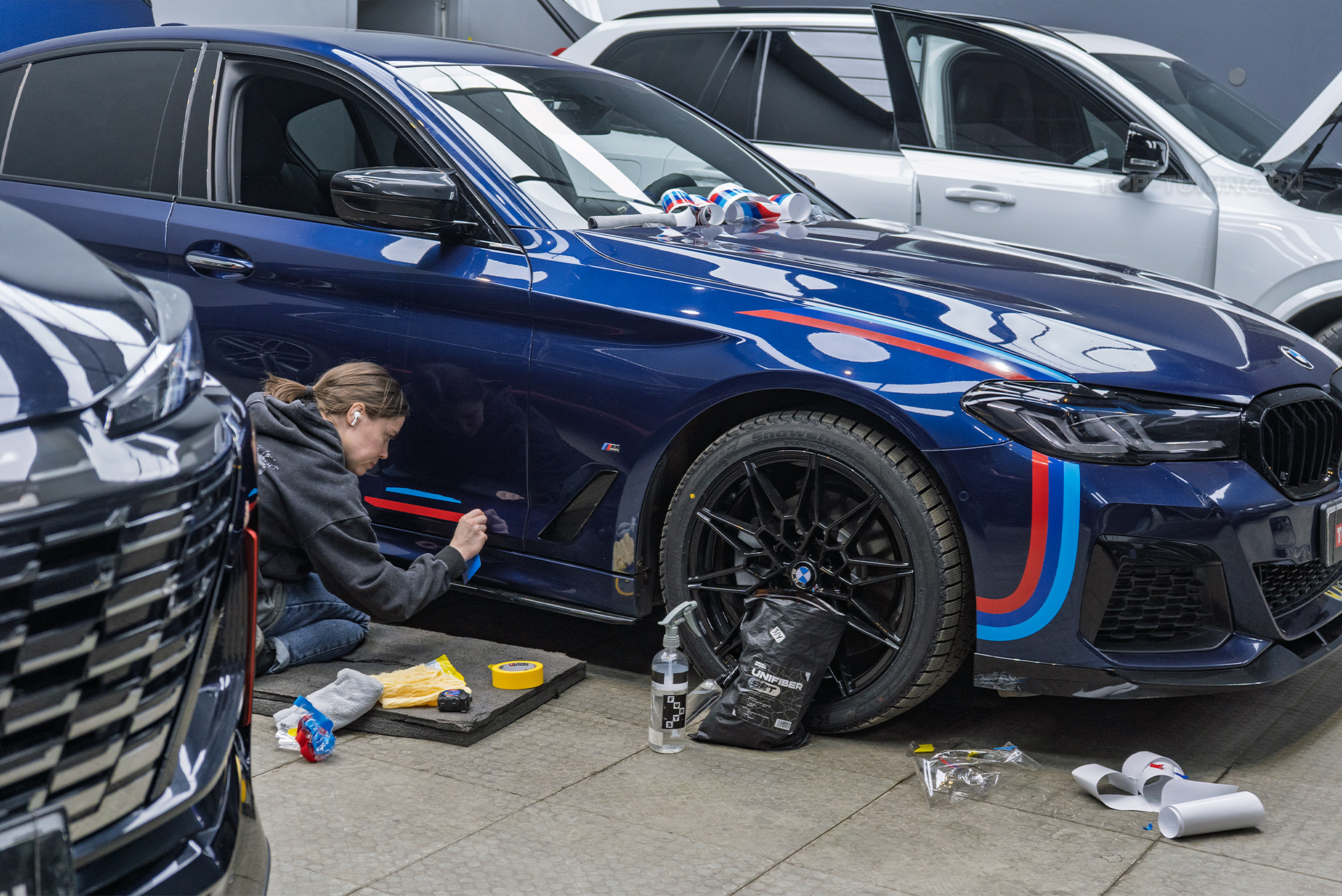 111508 Установка монитора в салон BMW 5 серии G30 рестайлинг