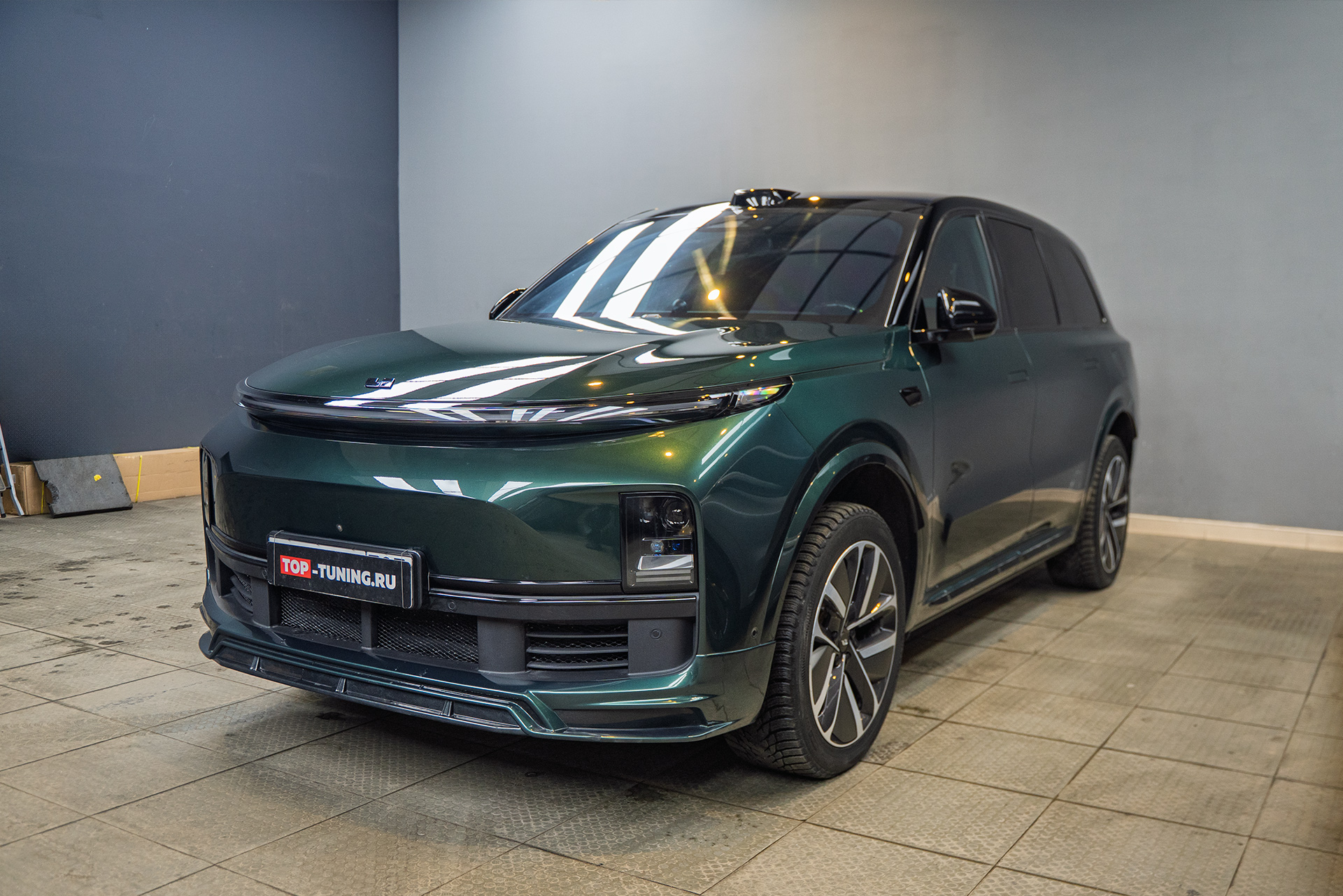 111524 Монтаж брызговиков на колесные арки Lixiang L9