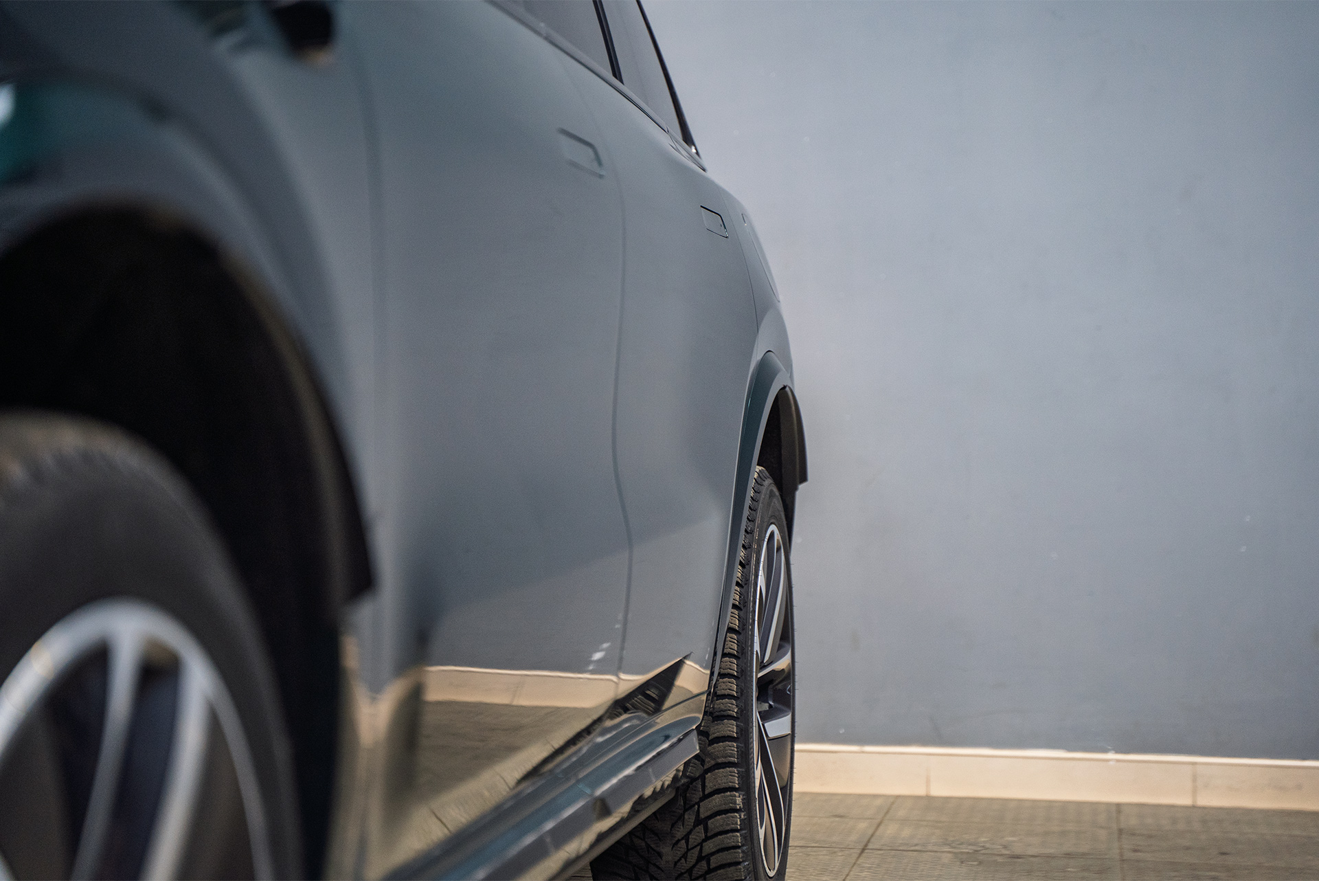 111524 Монтаж брызговиков на колесные арки Lixiang L9