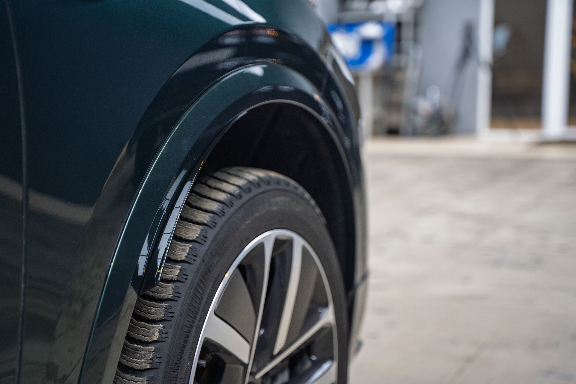 111524 Монтаж брызговиков на колесные арки Lixiang L9