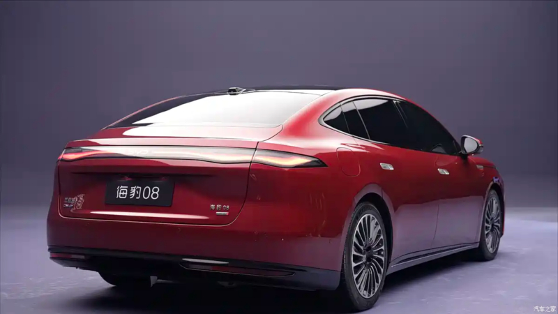 По данным источника, модель была включена в нормативную документацию в феврале, а впервые её показали на мероприятии BYD, посвящённом батарее Blade Battery 2.0, в марте. Согласно последним данным, запас хода в чисто электрическом режиме для этой подз