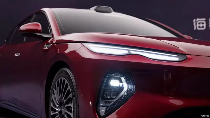 По данным источника, модель была включена в нормативную документацию в феврале, а впервые её показали на мероприятии BYD, посвящённом батарее Blade Battery 2.0, в марте. Согласно последним данным, запас хода в чисто электрическом режиме для этой подз