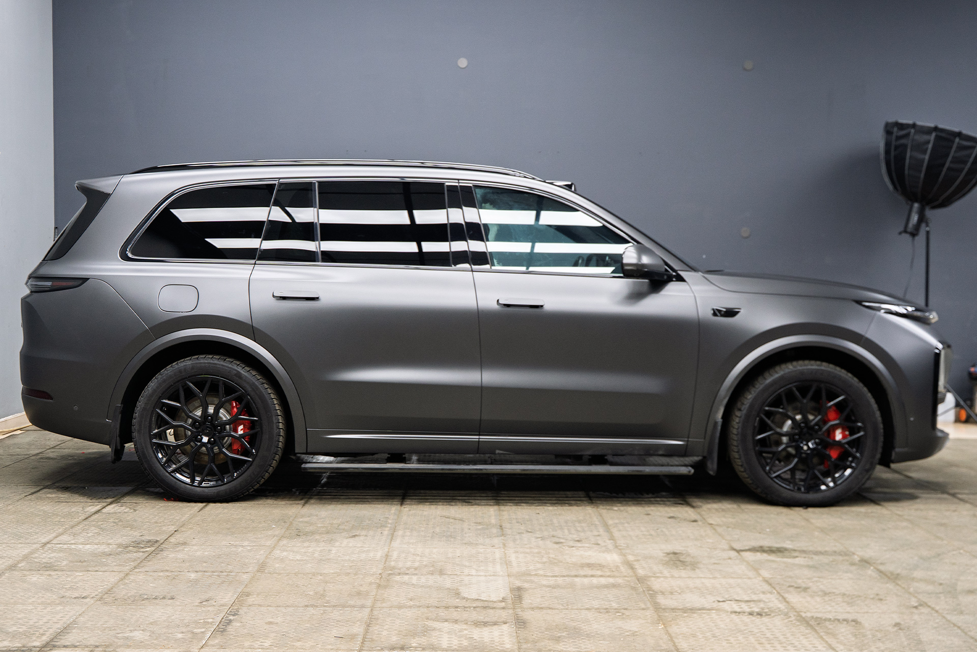 Дооснащение кресел Lixiang L9 поворотными механизмами 360&deg; 