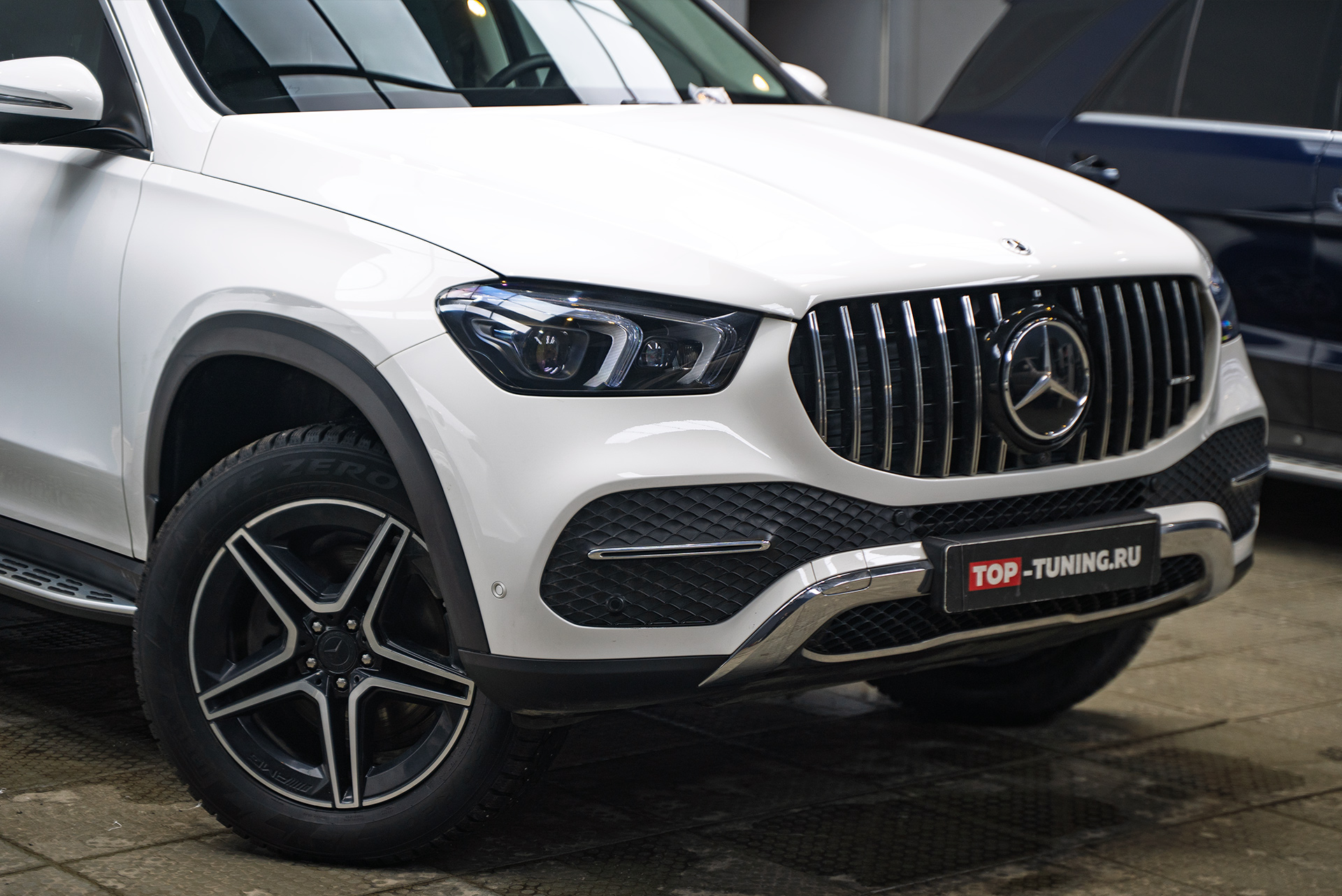 111542 Тюнинг порогов Mercedes-Benz GLE V167 &ndash; брызговики под ключ