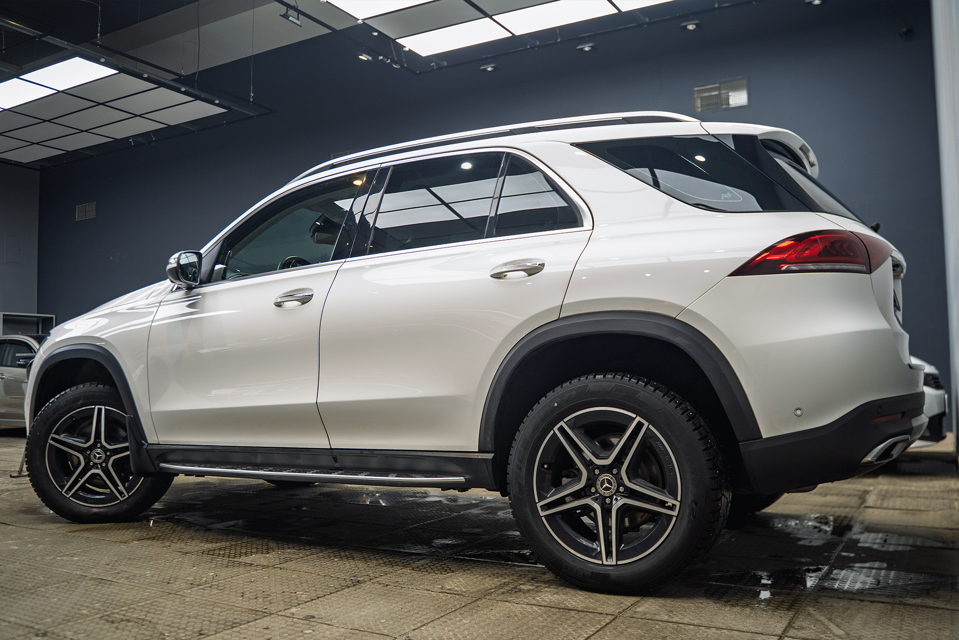 Тюнинг порогов Mercedes-Benz GLE V167 &ndash; брызговики под ключ