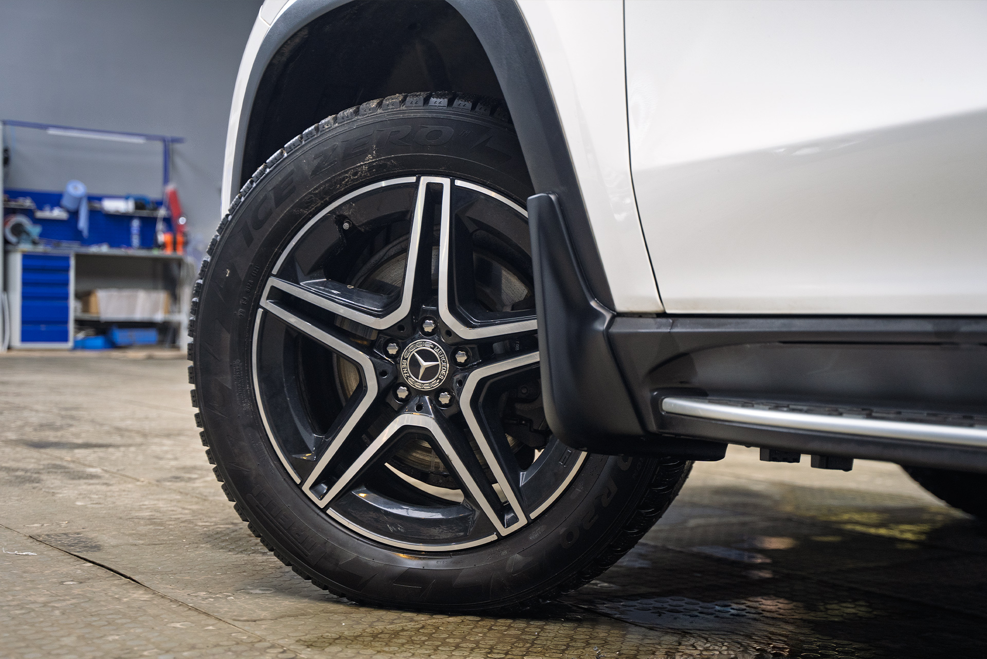 111542 Тюнинг порогов Mercedes-Benz GLE V167 &ndash; брызговики под ключ