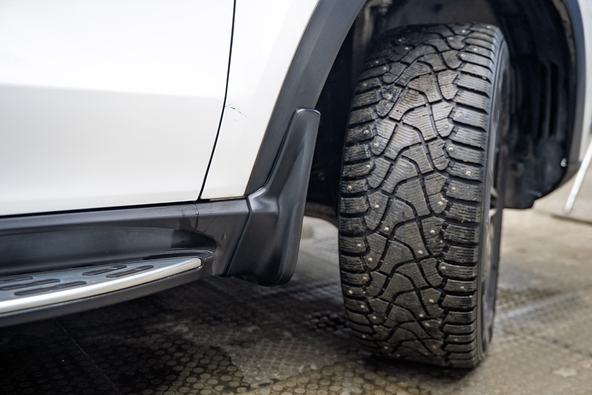 Тюнинг порогов Mercedes-Benz GLE V167 &ndash; брызговики под ключ