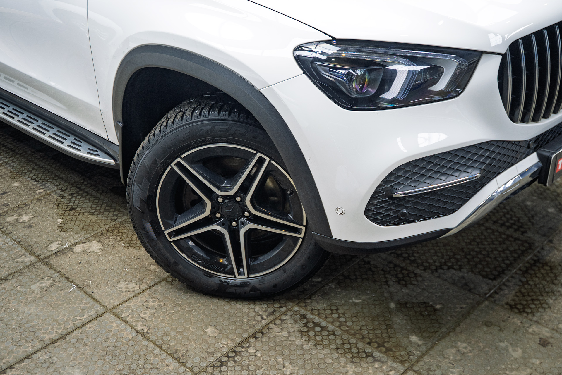 111542 Тюнинг порогов Mercedes-Benz GLE V167 &ndash; брызговики под ключ