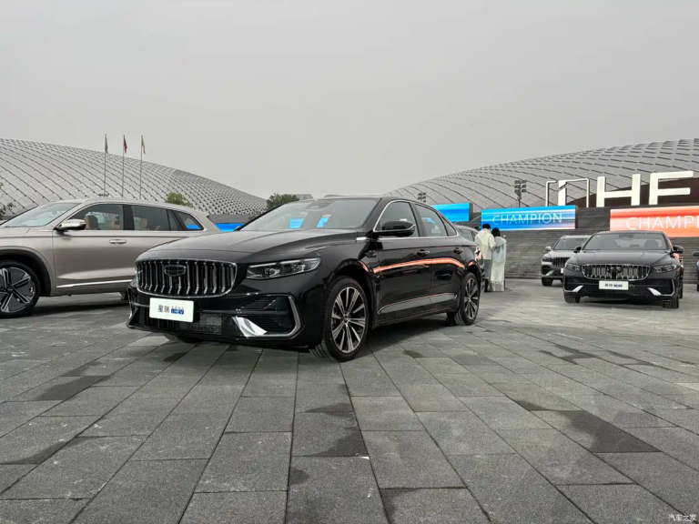 Компания Geely официально открыла предпродажи гибридного седана Preface (Xingrui) i?HEV Smart Power Hybrid