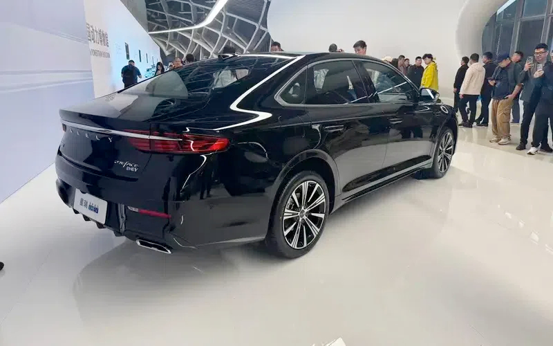 Компания Geely официально открыла предпродажи гибридного седана Preface (Xingrui) i?HEV Smart Power Hybrid