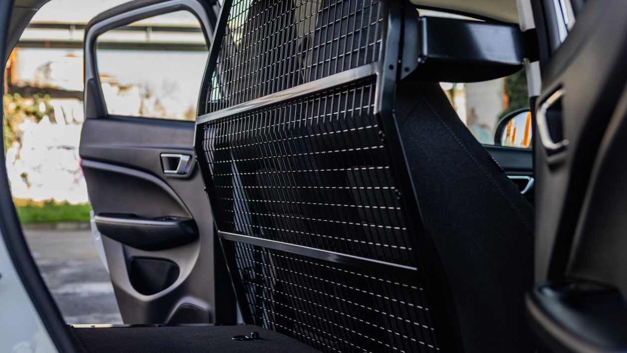 По данным Autoexpress, Leapmotor T03 LCV может стать оптимальным решением для доставки &laquo;последней мили&raquo; &mdash; то есть для перевозки грузов на финальном этапе логистической цепочки, непосредственно до конечного потребителя.