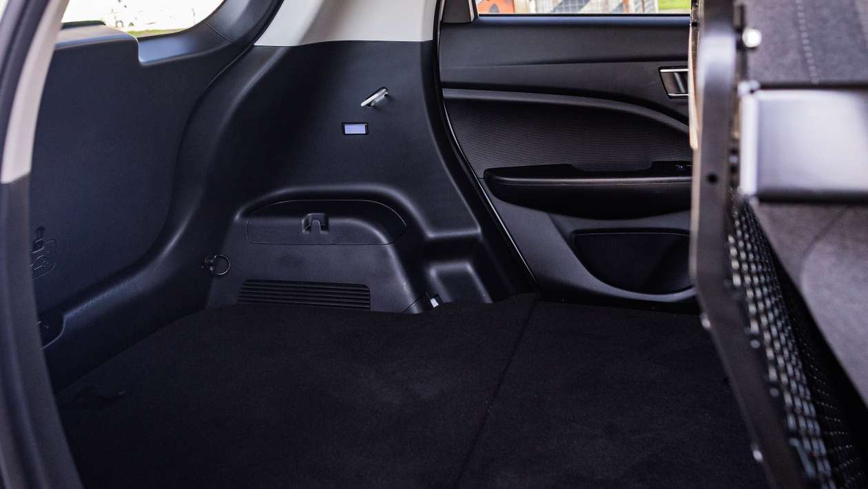 По данным Autoexpress, Leapmotor T03 LCV может стать оптимальным решением для доставки &laquo;последней мили&raquo; &mdash; то есть для перевозки грузов на финальном этапе логистической цепочки, непосредственно до конечного потребителя.