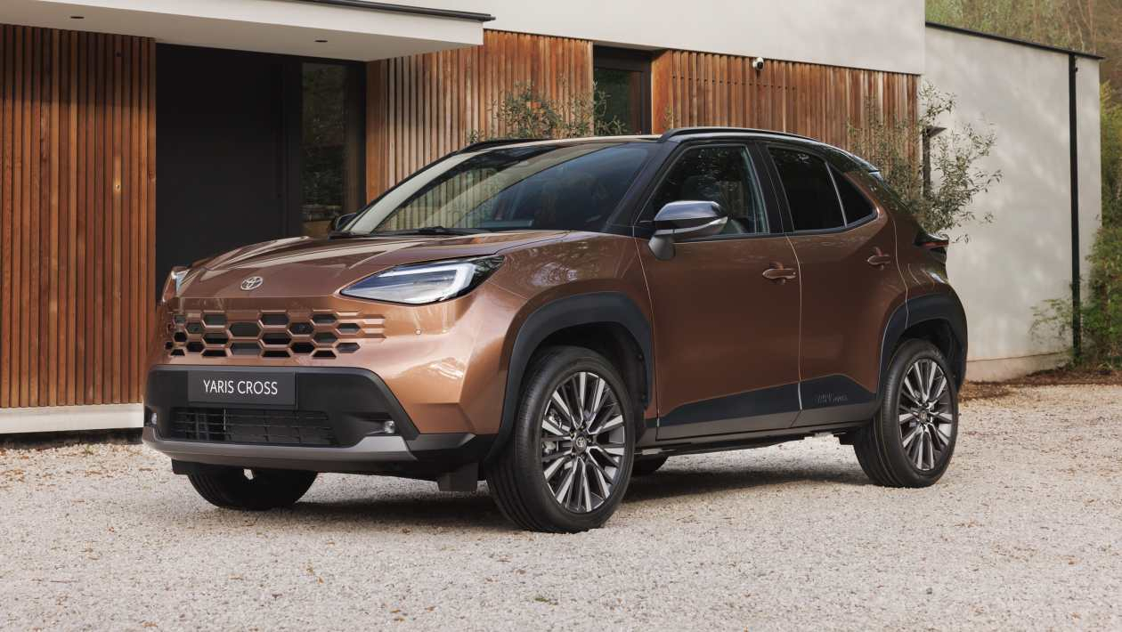 Toyota Yaris Cross полностью соответствует своему названию, благодаря новому внешнему виду