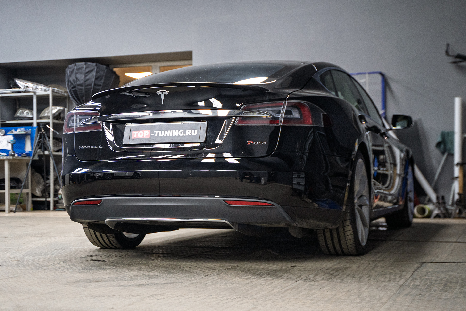 Установка максимального электронного выхлопа THOR для Tesla Model S