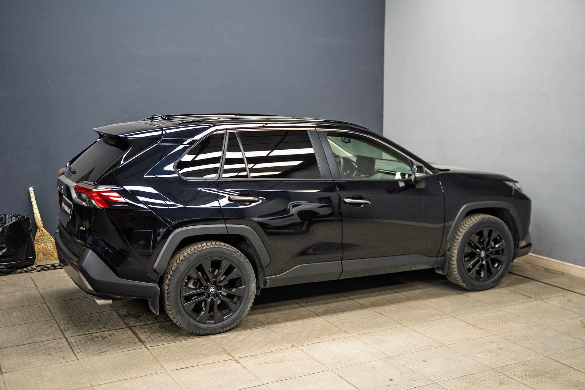 111612 Установка динамической RGB-подсветки MTF в салон Toyota RAV-4 V