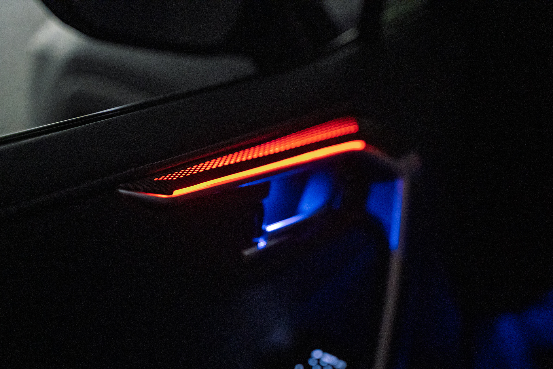 Установка динамической RGB-подсветки MTF в салон Toyota RAV-4 V