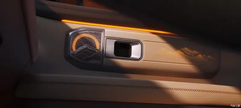 Как сообщает источник, автомобиль позиционируется как роскошный умный флагманский внедорожник C класса.